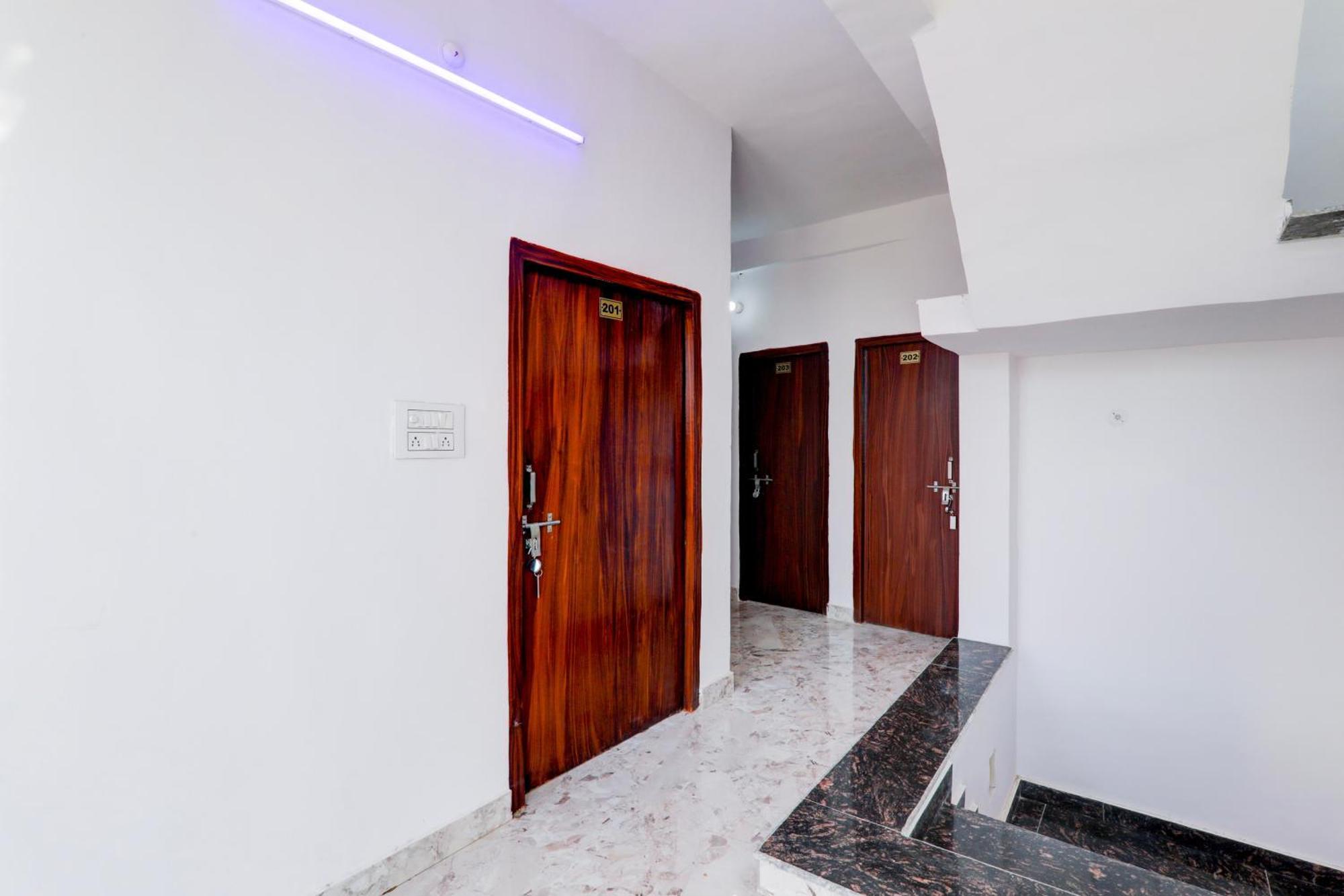 Hotel O Rn Chinhat Exterior foto