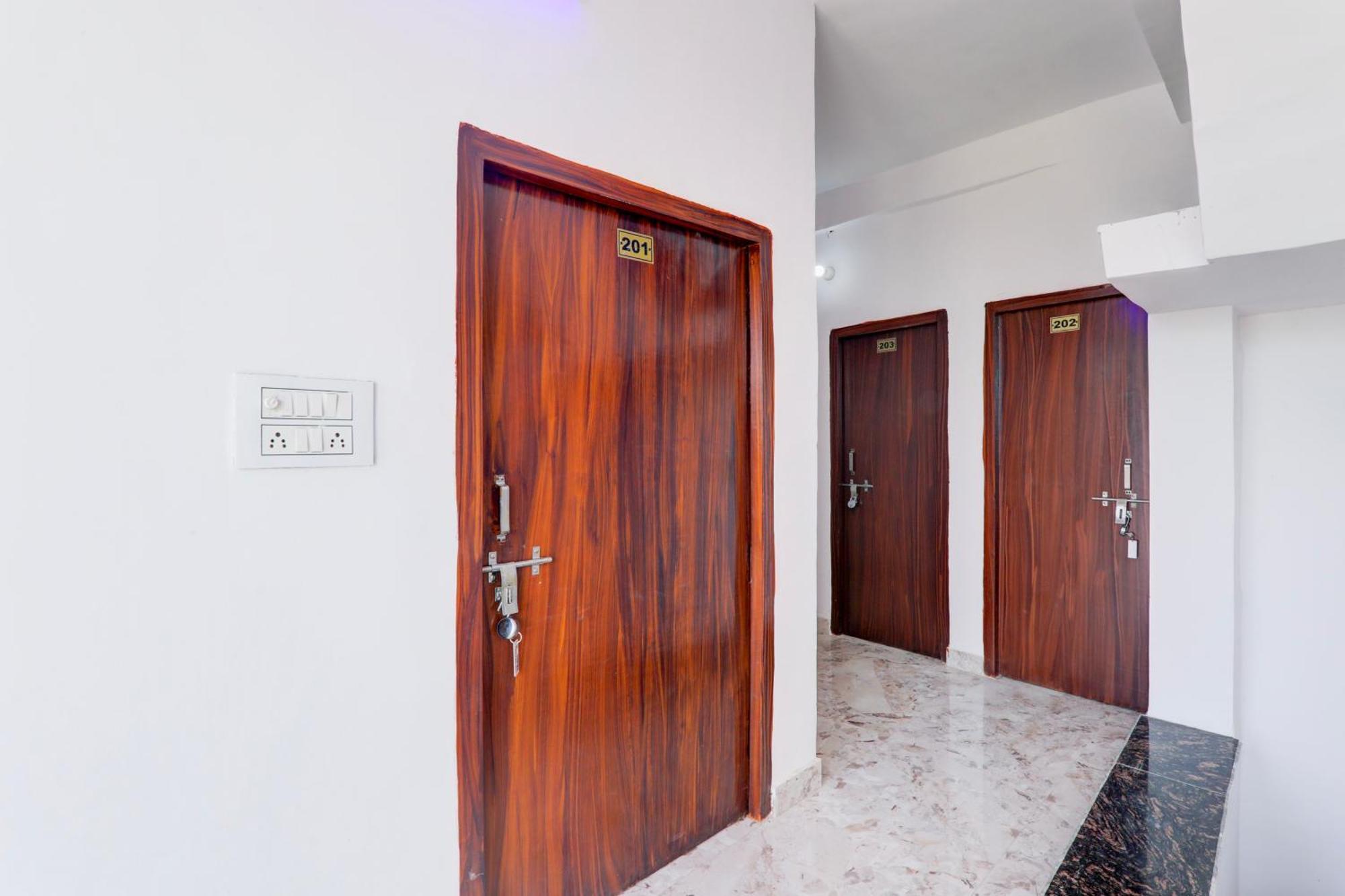 Hotel O Rn Chinhat Exterior foto