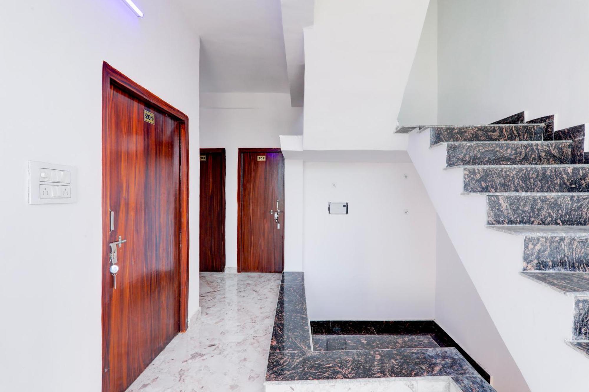 Hotel O Rn Chinhat Exterior foto